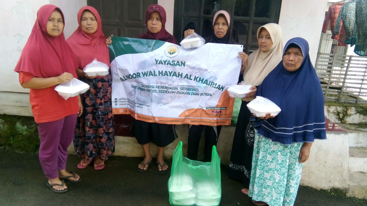 Pemberian Sedekah Makanan Harian Kepada Para Warga di Wilayah Kecamatan Ciputat Timur