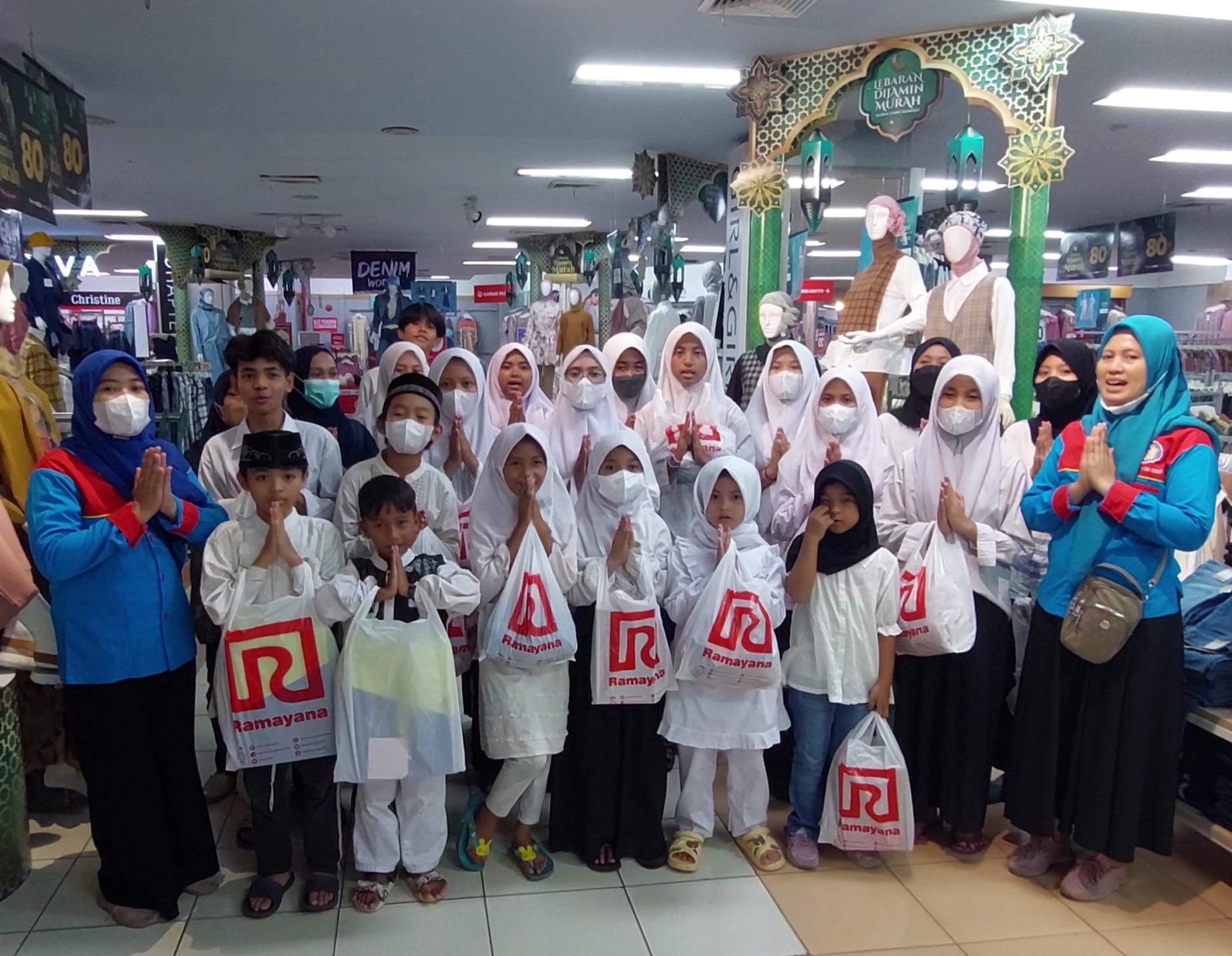 BELANJA BERSAMA ANAK YATIM DI TANGERANG