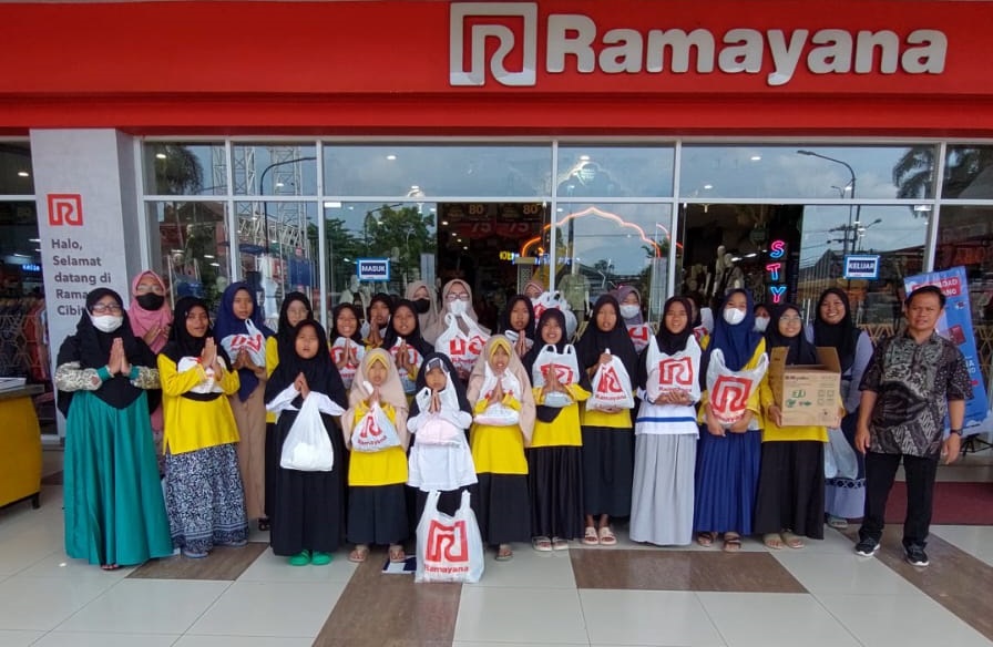 BELANJA BERSAMA ANAK YATIM DI BEKASI