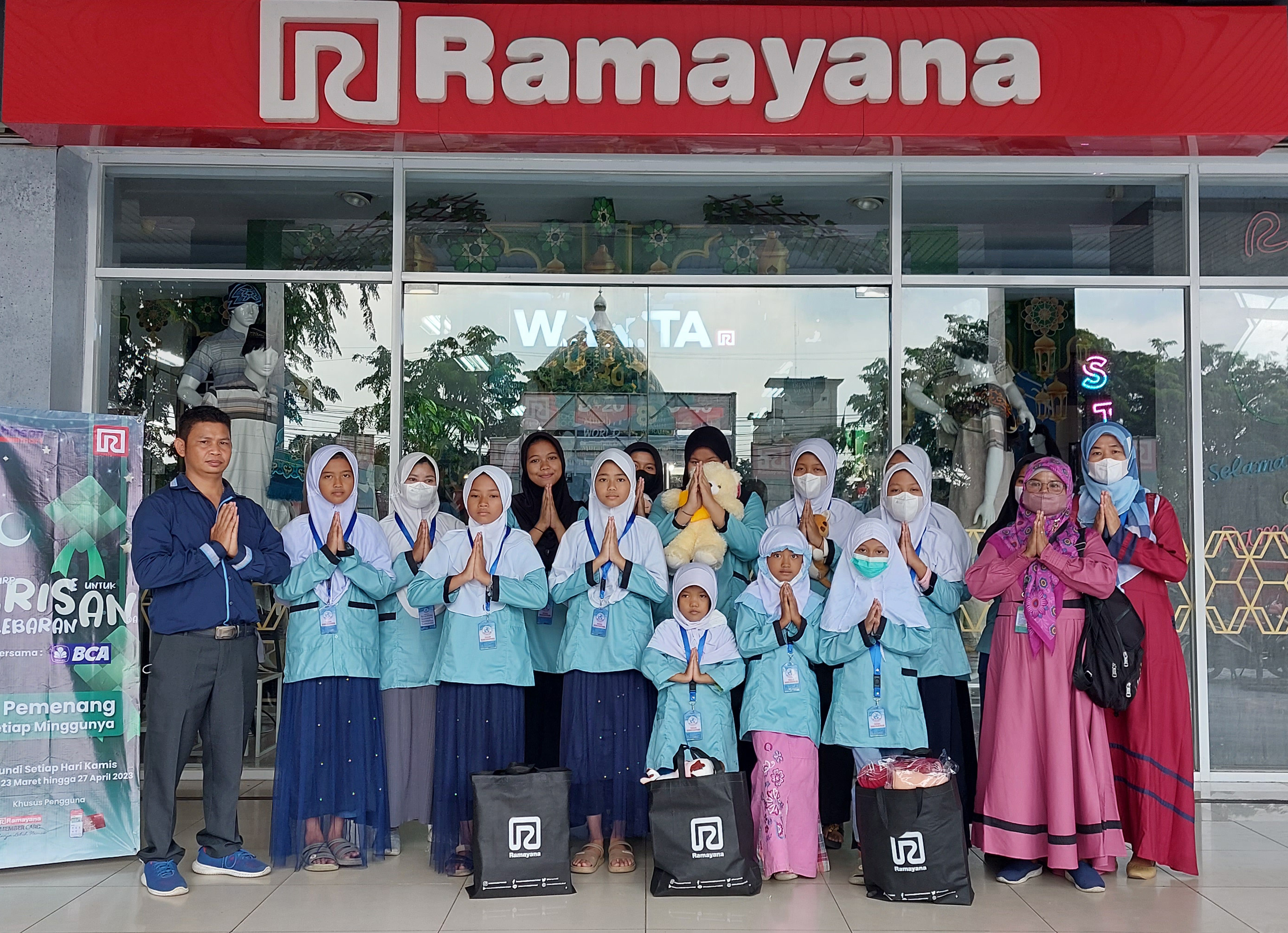 BELANJA BERSAMA ANAK YATIM DI BEKASI 2