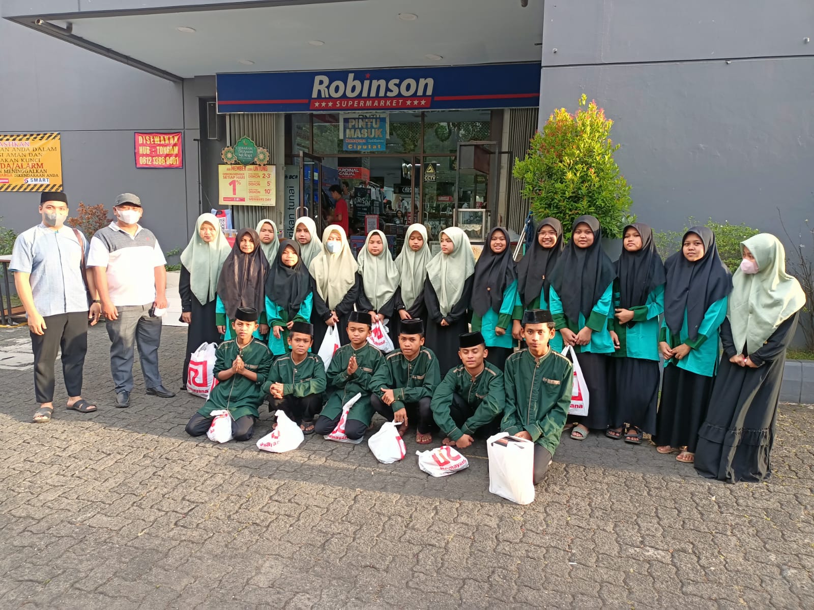 BELANJA BERSAMA ANAK YATIM DI TANGERANG (2)